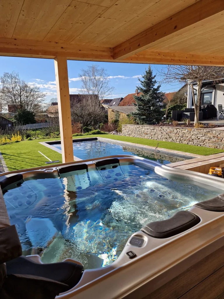 Piscine coque familiale – Jardin de Schiltigheim